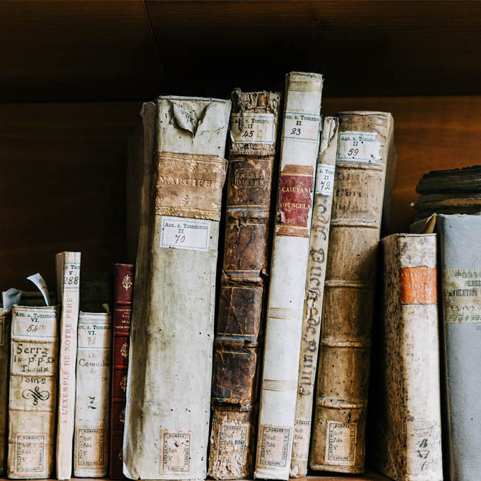 An image of a book shelve