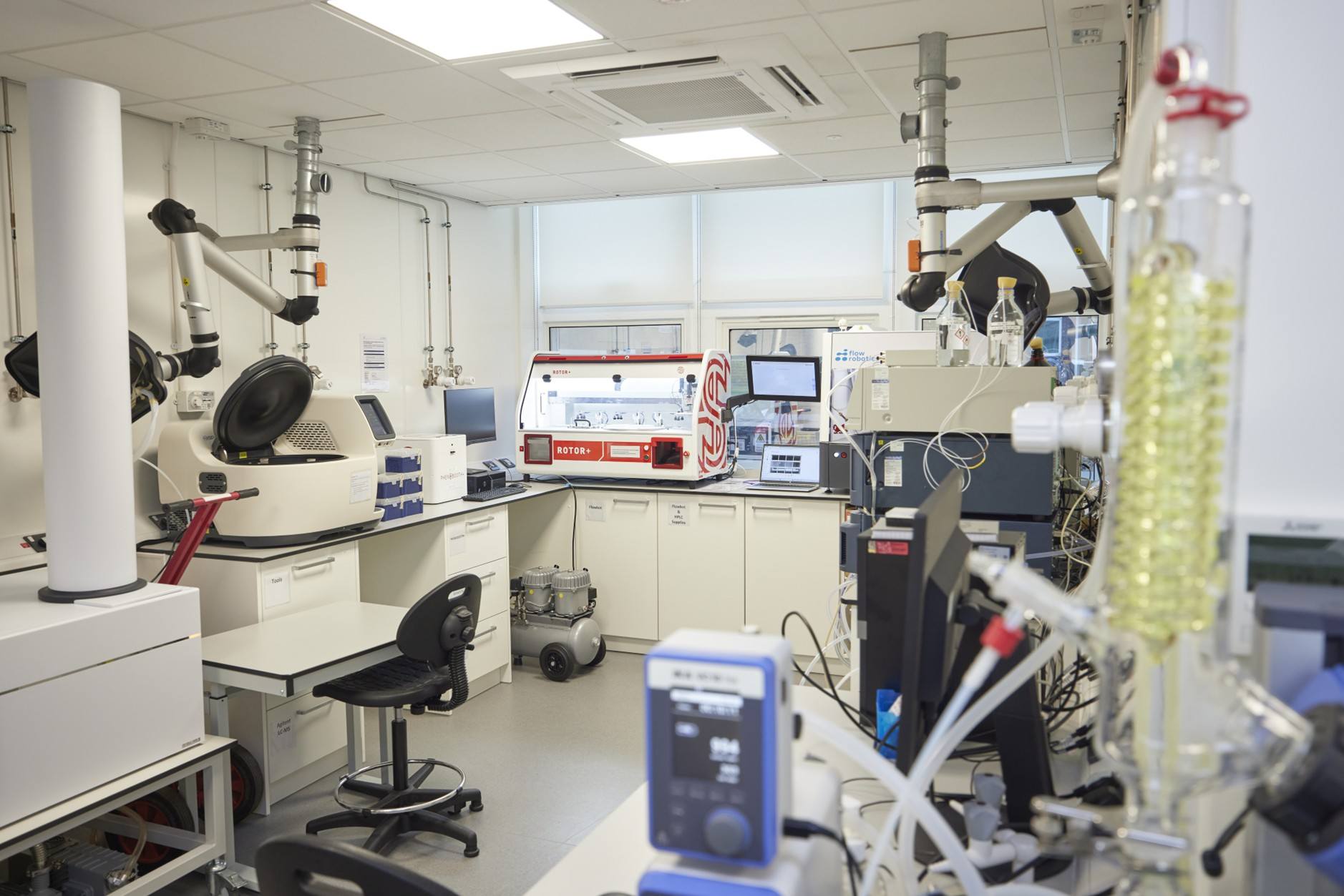 cyfleusterau labordy Biowyddorau o'r radd flaenaf