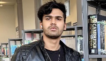 Llun o Ahmad Danish.