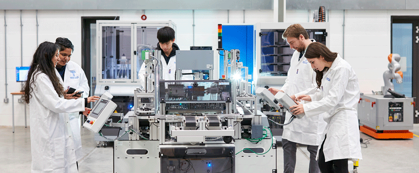 Mechanical Engineering students in the lab