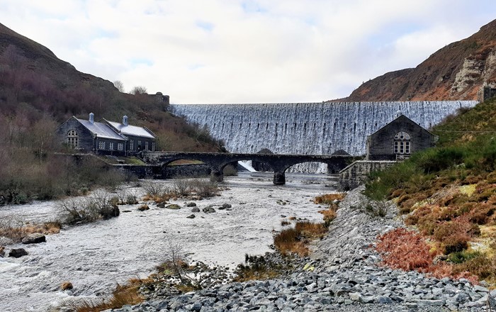 Argae Caban Coch, Cwm Elan, Cymru. Cydnabyddiaeth i Sara Barrento.