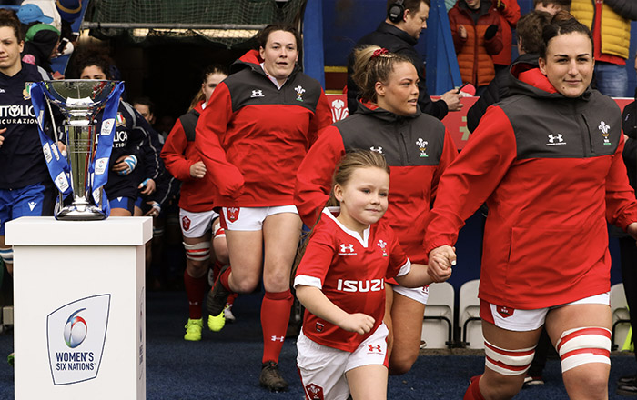 Tîm Menywod Cymru'n paratoi i wynebu'r Alban ym Mhrifysgol Abertawe