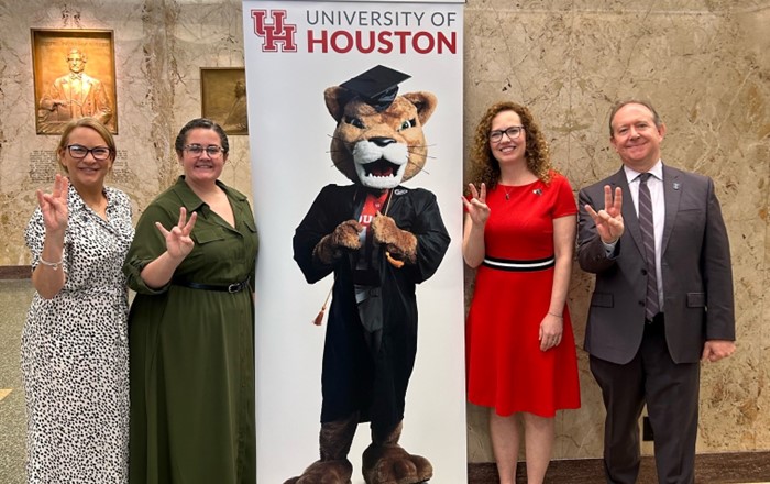 Partneriaeth: (o'r chwith) Dr Caroline Coleman Davies, Maggie Mahoney (UH), Yr Athro Lisa Wallace, Michael Pelletier (UH)