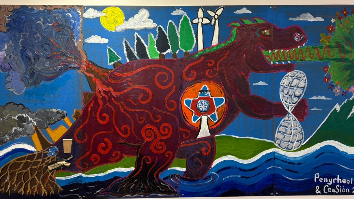 Mae rhyfelwr eco Ysgol Penyrheol CAA (Cyfleuster Addysgu Arbenigol), a wnaethant ei gynnwys yn eu cynllun gwaith Hwngari hynafol, yn greadur chwedlonol y mae'r duwiau wedi ei anfon i lawr i fynd i'r afael â newid yn yr hinsawdd. Credyd i Ysgol Penyrheol CAA (Cyfleuster Addysgu Arbenigol).