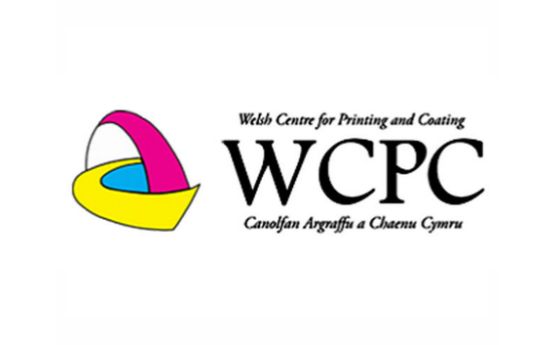 Logo Canolfan Gymreig ar gyfer Argraffu a Gorchuddio