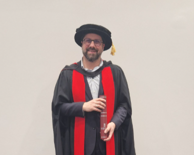 Professor Leloudas holding his award