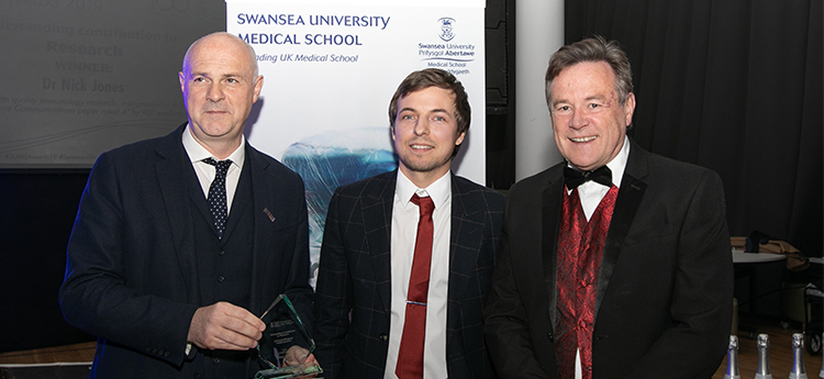 Dr Nick Jones Recieves Research Award