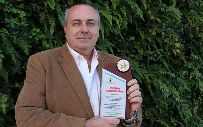 Professor Andrew Barron with the Star of Asia International Award presented by the Association of Southeast Asian Nations (ASEAN) Union