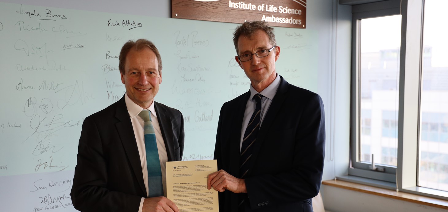 UK Government Minister, David TC Davies and Vice-Chancellor of Swansea University, Professor Paul Boyle. 