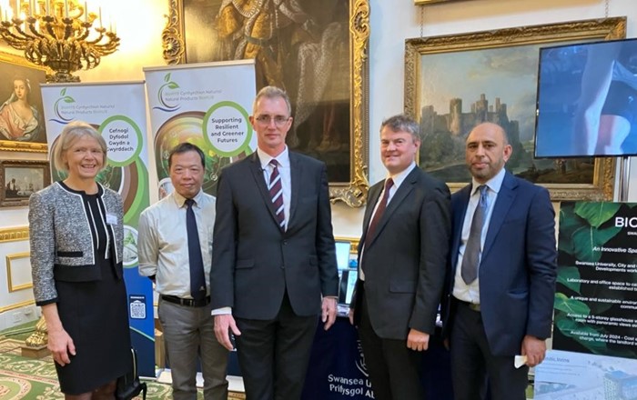 Welsh Secretary David TC Davies (centre) with (L-R) Pro-Vice-Chancellor Professor Helen Griffiths, Professor Kam Tang, Professor Dan Eastwood and Dr Farooq Shah of Swansea University.