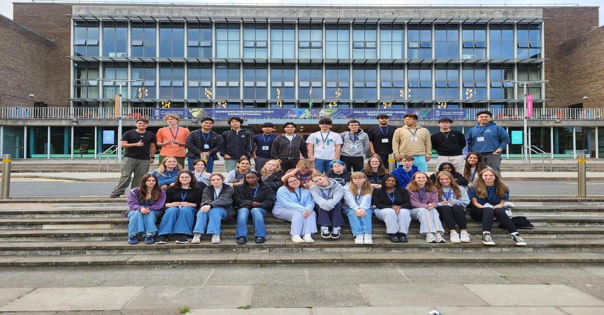 students outside fulton STEMM