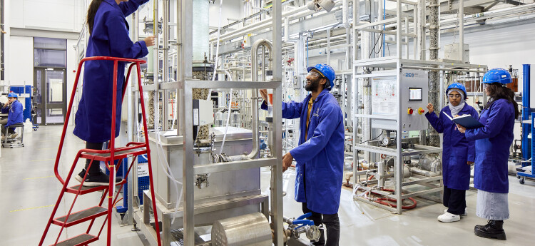 Students in an Engineering lab.