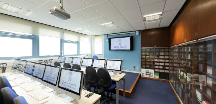 Mac computer lab with presentation screen and reference library